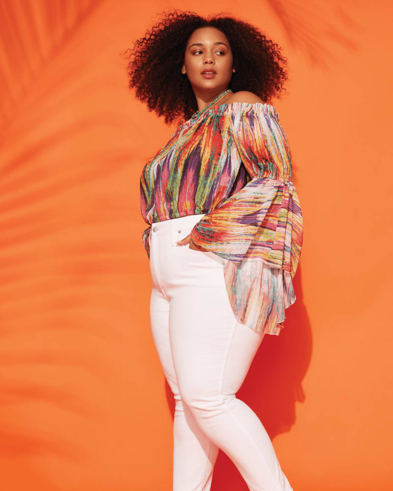 Front of a model wearing a size 14W Nina High Rise Skinny Jean in 145-ULTRA WHITE by Vince Camuto. | dia_product_style_image_id:261664